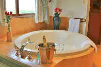 Daniel's Apart Hotel - Hot Tub
