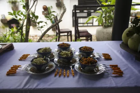 Thuy Bieu Homestay Отели рядом с достопримечательностью «Hon Chen»