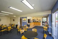 Days Inn by Wyndham Modesto - Breakfast