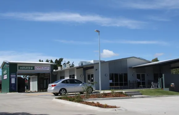 杜利斯普林休爾客棧汽車旅館