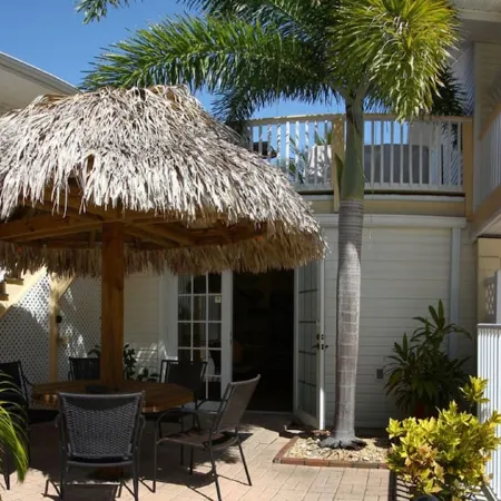 Manatee Bay Inn