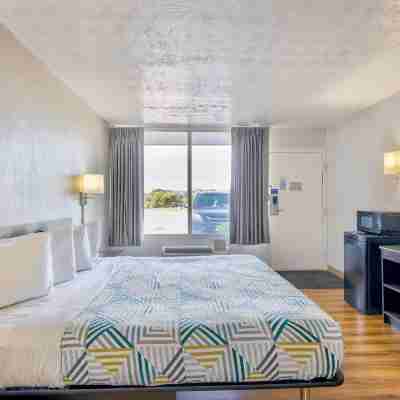 Studio 6 Mount Jackson, VA - Shenandoah Rooms