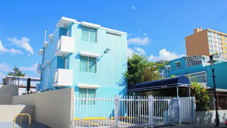 Chandelier 201 Отели в г. Понсе