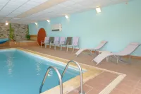 Logis Hôtels - Hostellerie des Lauriers - Hôtel et Restaurant - piscine