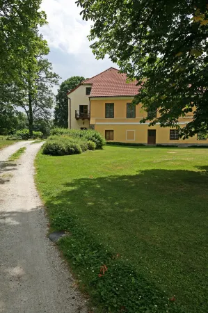 Zámek Jindřichovice Отели в г. Kolinec