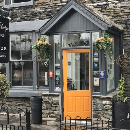 Holly Lodge Guest House with Free Off Site Health Club