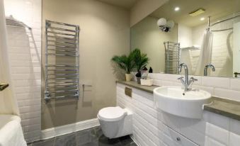 Holm House - Coastal Suites with Self-Check-IN
