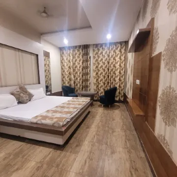 The Aura Grand