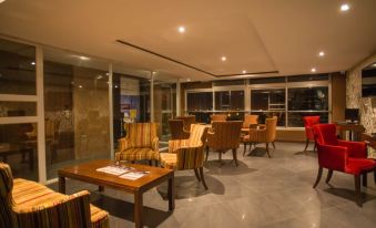 Cloud Hotel & Suites
