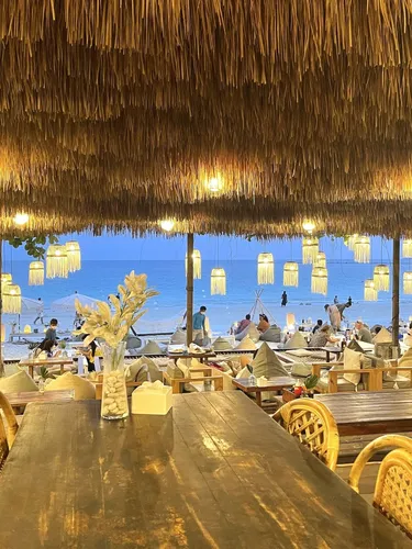 รูปภาพของต้นสักรีสอร์ท