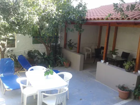 Angela Apartments Отели в г. Vamvakopoulo