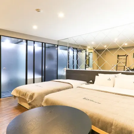 Louis Hotel