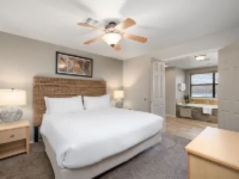 Still Waters Resort Hotels in Stone County