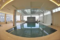 Bayat Hotel - Pools