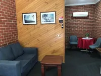 Elms Motor Inn فنادق في Killimicat