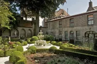 Hotel Jan Brito Hoteles cerca de Square and Statue of Simon Stevin