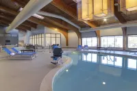 DoubleTree by Hilton Harrisonburg - Pools