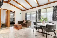 Port Waikato Holiday Park Hotels in 