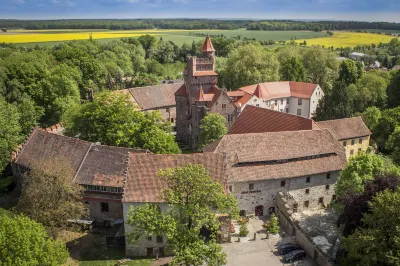 Schloss Altenhausen Hotels in Suplingen