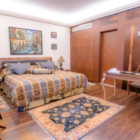 King Suites Hotel