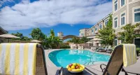 West Inn & Suites