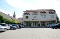 Hotel Landhaus Wörlitzer Hof - Parking