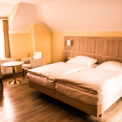 Hotel Landhaus Gut Keuchhof Hotel dekat Stasiun Bawah Tanah Weiden