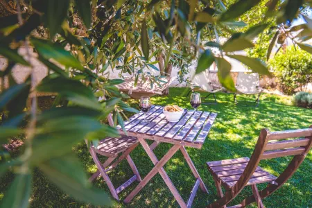 Trullieu Guesthouse Alberobello Отели рядом с достопримечательностью «Trullo Sovrano»