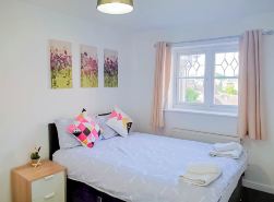 Airport Lounge - 3 Bed - 6 Persons