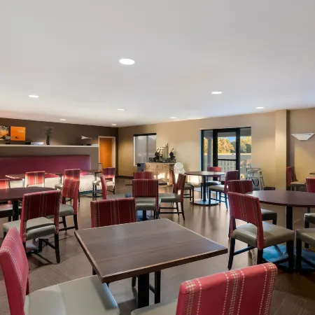 Comfort Suites Suffolk - Chesapeake