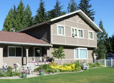 Alpenrose Revelstoke Bed & Breakfast Hotels near Alpine Village Shopping Centre Ltd
