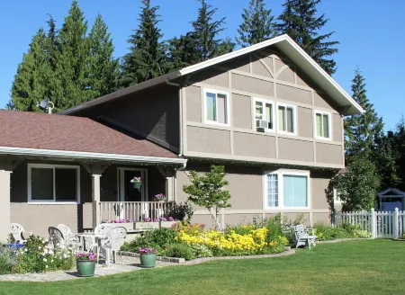 Alpenrose Revelstoke Bed & Breakfast