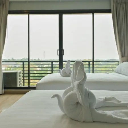 Le Lert Hotel Ratchaburi Отели в г. Ратбури