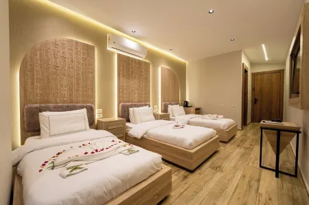 Royal Great Pyramid Inn