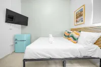 Room 2: Stylish Escape by Calle Cerra Art
