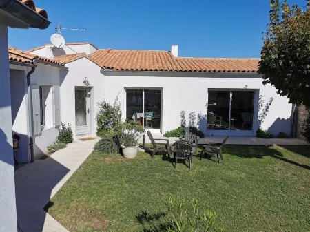 Architect-designed villa in saint-martin intra-muros 165 m3 Отели рядом с достопримечательностью «Parc de la Barbette»