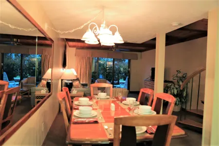 Royal Holiday Beach Resort Отели рядом с достопримечательностью «Biloxi Lighthouse»