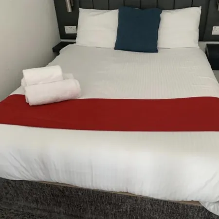 1 Bed Flat - Sleeps 2 - Parking - Balcony - Wifi