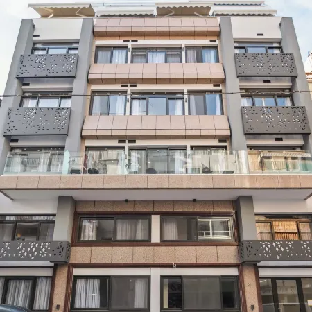 Limehome Piraeus Olive