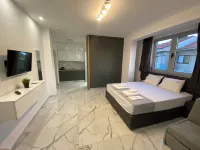 ARA Luxury Suites - Balkon