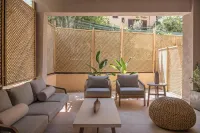 Hestia Boutique - Renovated Rooms Just Steps from the Beach - Homestays