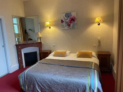 Hôtel le Beau Site la Poularde Restaurant Hotels in Gien
