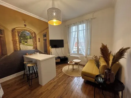 Appartement Proche de Paris au Centre Ville Tout Confort Отели в г. Ливри-Гарган