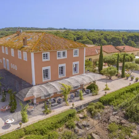 Les Chambres d'hôtes du Domaine de Roque Haute Отели в г. Портирань
