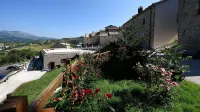 Borgotufi Albergo Diffuso فنادق في 
