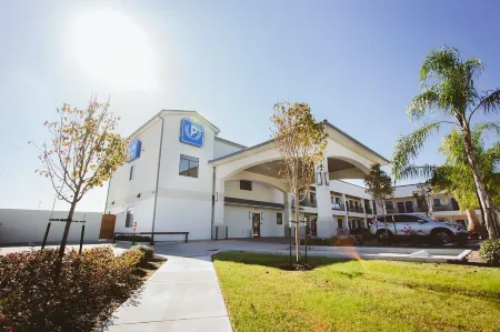 Palace Inn Blue City Centre Отели рядом с достопримечательностью «The Music Box Theater»