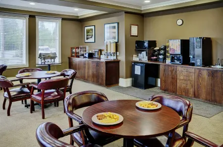 Lakeview Inns & Suites - Edson Airport West