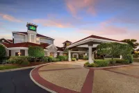 La Quinta Inn & Suites by Wyndham Myrtle Beach Broadway Area Hotel berhampiran Seaboard Commons