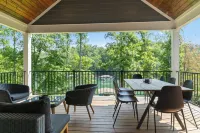 Lake Keowee Luxury. Quiet Cove. Putting Green. Near Clemson. Sleeps 18