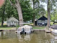Newland's Resort: Cozy Channel Front Cottage #2 on Indian Lake with a Boat Dock Hotels in Stokes Township